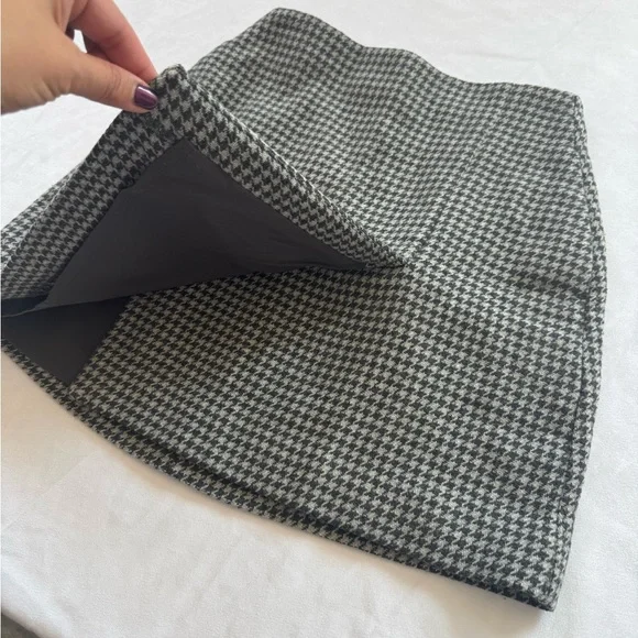 Uniqlo Monochrome Houndstooth Mini Skirt - Picture 2 of 11